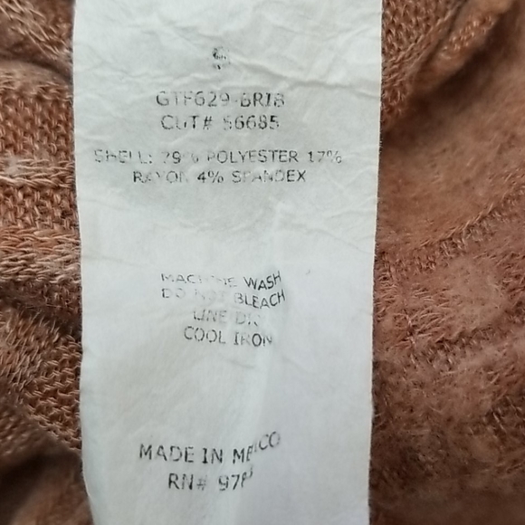 Green Envelope Tie Front 3/4 Sleeve Top - Picture 6 of 6